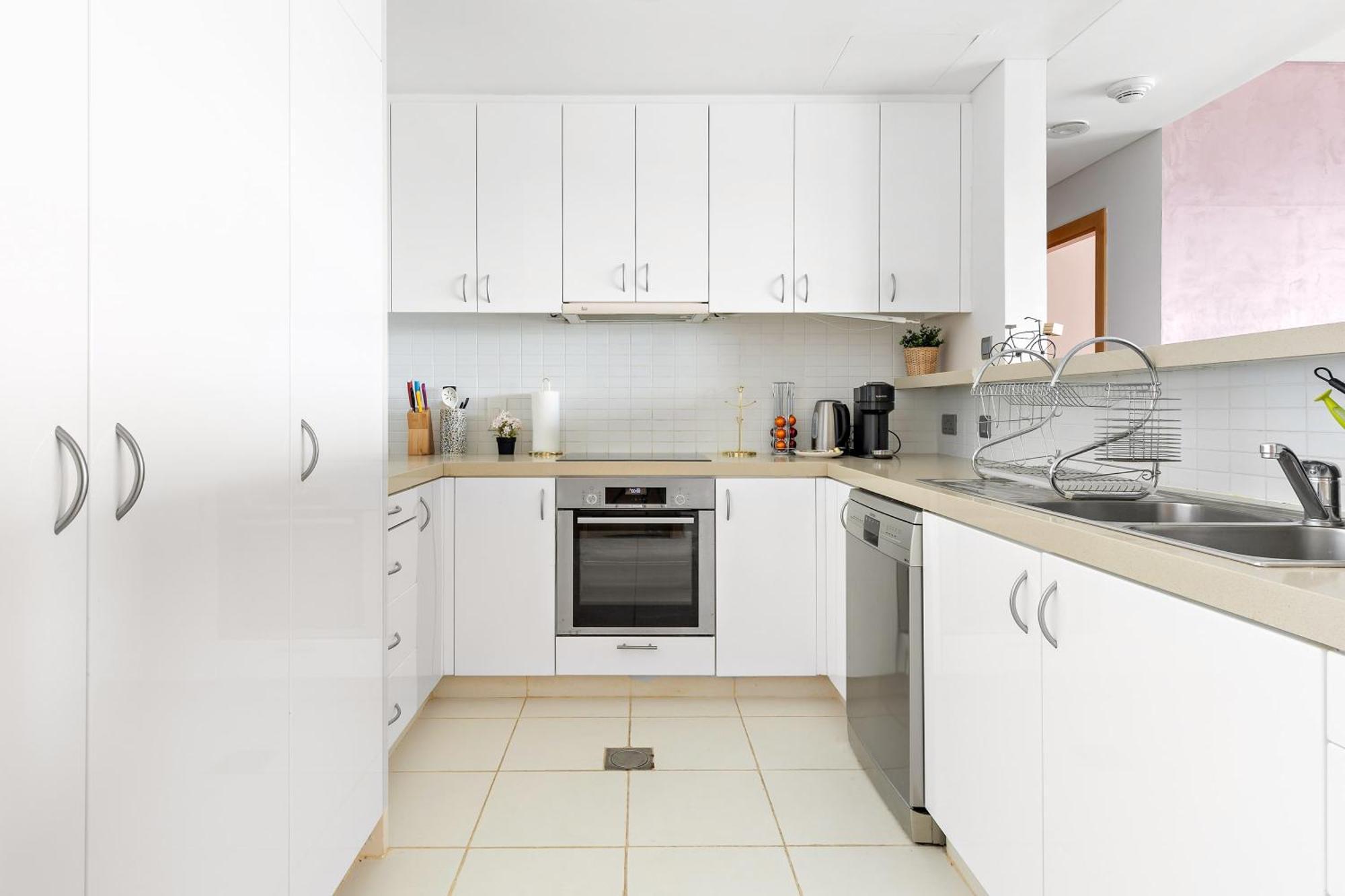 Silkhaus Modern 2bdr Near Banks Of Al Rahah Apartment
