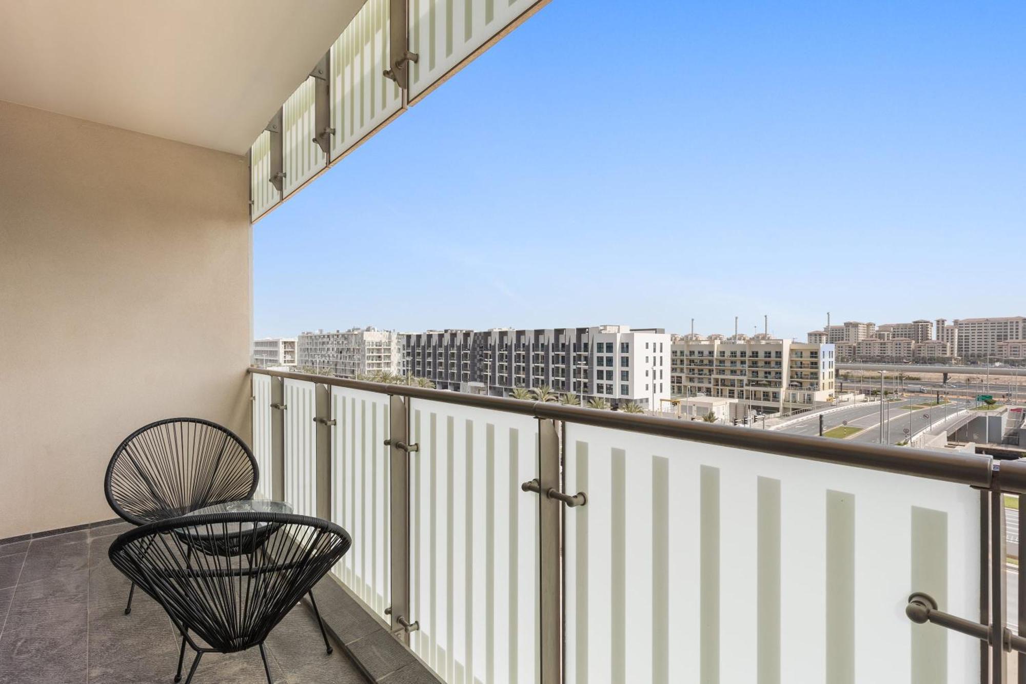 Silkhaus Modern 2bdr Near Banks Of Al Rahah Apartment